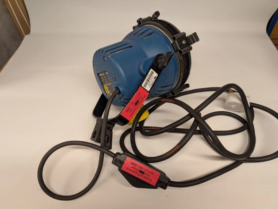 Arri Arrilite 800W Tungsten Film Video Light working with bulb tested - Image 2 of 4