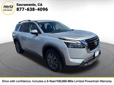 2025 Nissan Pathfinder SV