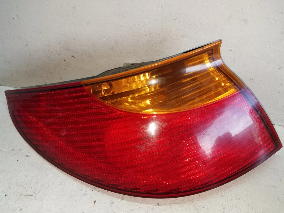 Conjunto de luz trasera izquierda Saturn SL1 2001-2002 2 puertas (M172) Foto 2 de 4