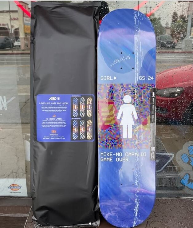 ABD Collectibles x Girl Skateboards Mike Mo Last Pro Model Signed Blue Deck