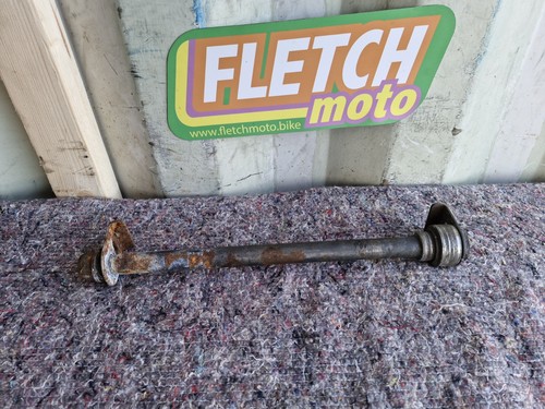 Hinterrad Spindelachse mit Distanzscheiben Yamaha FZR600 4JH Bj 1995