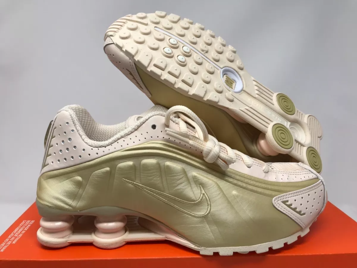 Nike women's shop shox r4