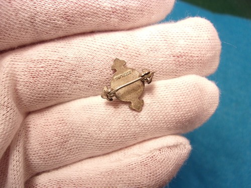 EXCELLENT LITTLE OLD VTG ANTIQUE STERLING SILVER LAPEL PIN: UNKNOWN "MJ" or CW? - Picture 7 of 9