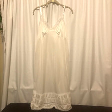 Vintage White long slip with lace and adjustable straps Size M 100 Nylon