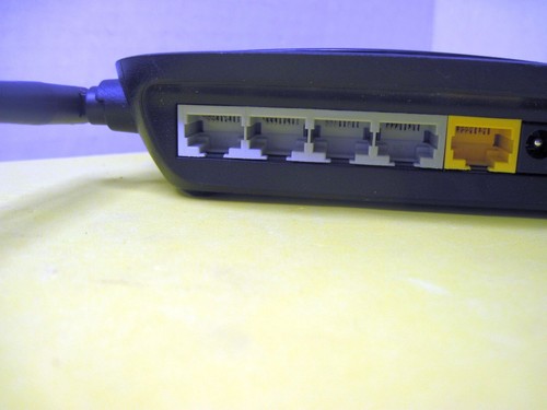 BELKIN N300 wi-fi Router Model F9K1007V1 - Picture 9 of 19
