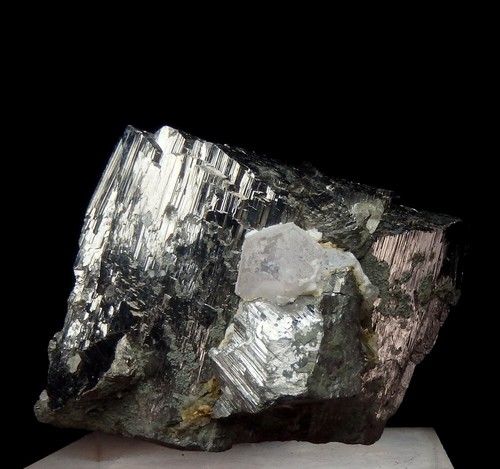 ARSENOPYRITE big lustrous crystal & FLUORITE -- PORTUGAL Panasqueira Mine /pf901 - Picture 3 of 12