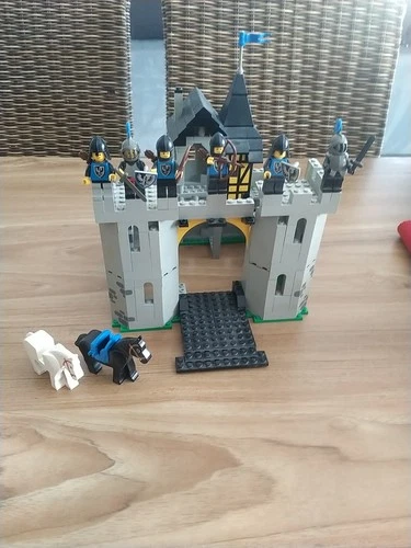 Vintage 1986 LEGO CASTLE SET 6074 BLACK FALCON'S FORTRESS Castle Liv Offered