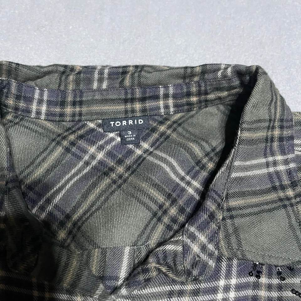 Top tórrido para mujer 3X túnica boho verde a cuadros con botones detalle de cuentas Foto 4 de 4