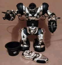 2004 WOWWEE ROBOSAPIEN   Chrome Silver Robot w/ Remote Control ~ WORKS GREAT!
