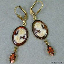 Aus dem Strass-Palast, Gemmen-Ohrringe mit Schildpatt-Kamee u. Rauch-Topas 