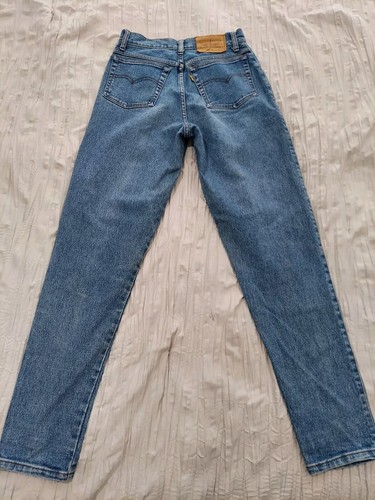 Levis Boy's Relaxed Fit Blue Denim Jeans - Size 5 Reg - Picture 5 of 8