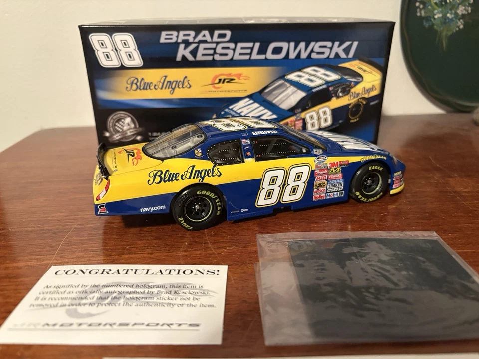 Brad Keselowski Navy Blue Angels 2008 1/24 autografiado NASCAR diecast raro 1/288 Foto 2 de 4