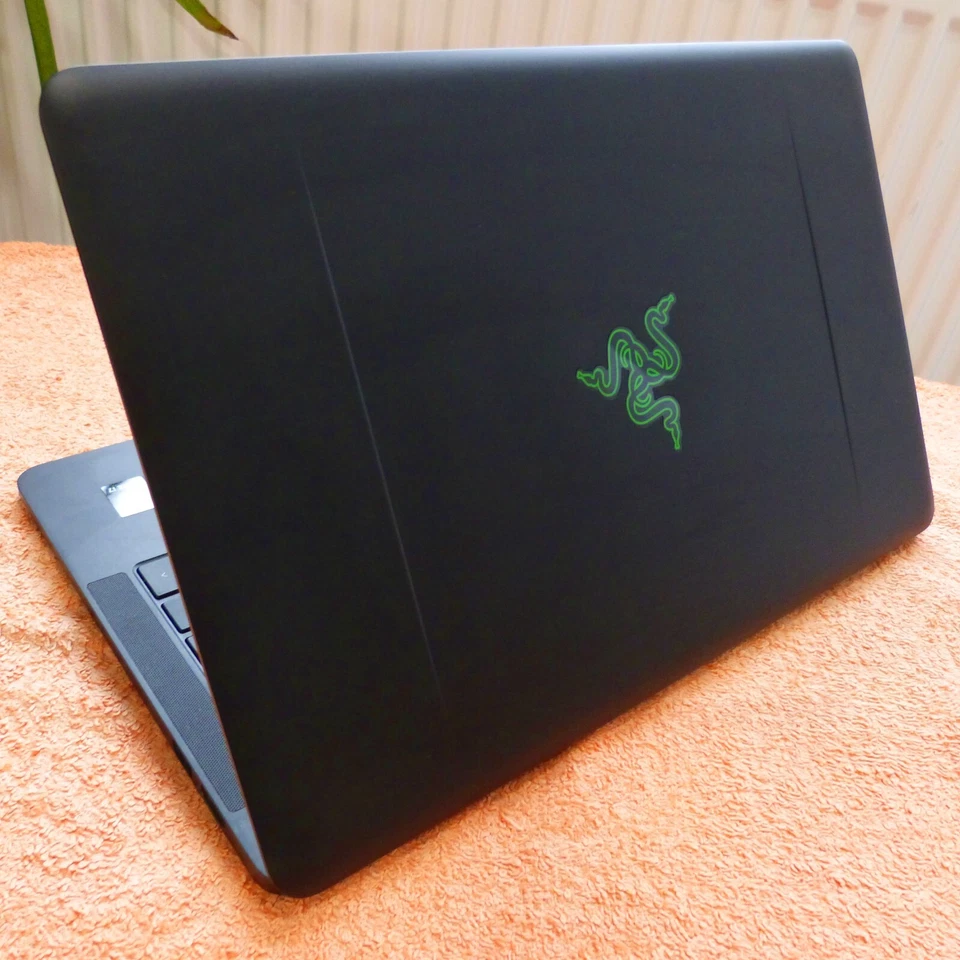 Razer Blade Stealth METALL ULTRABOOK l 13 Zoll QHD TOUCH l Windows 10 QWERTY l2 - Bild 4 von 4