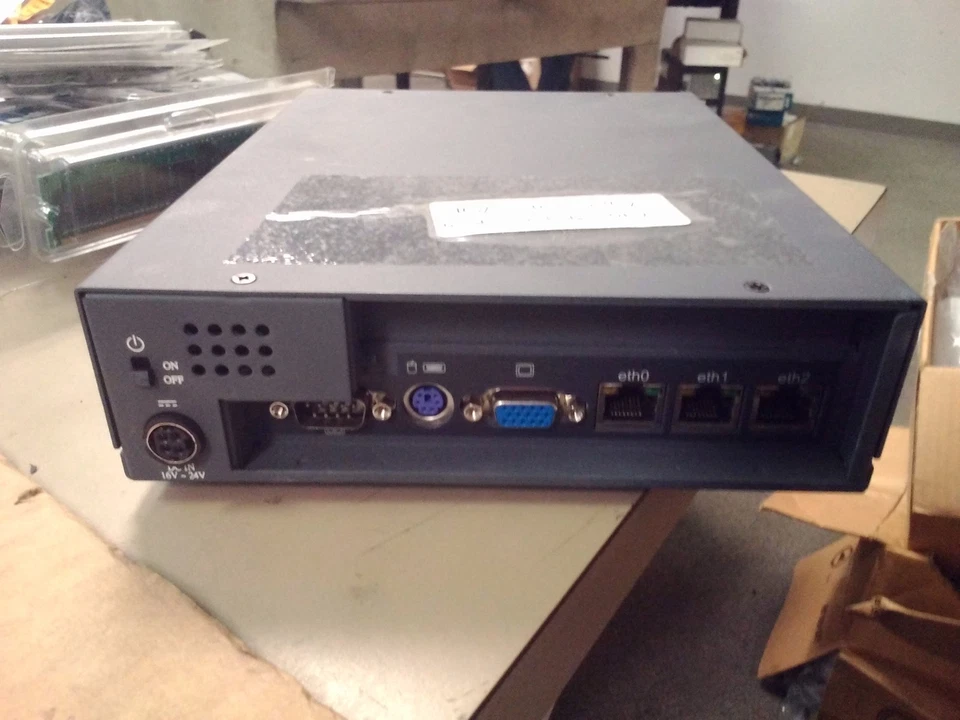 Gateway de seguridad en Internet Astaro ASG 110/120 Foto 2 de 3