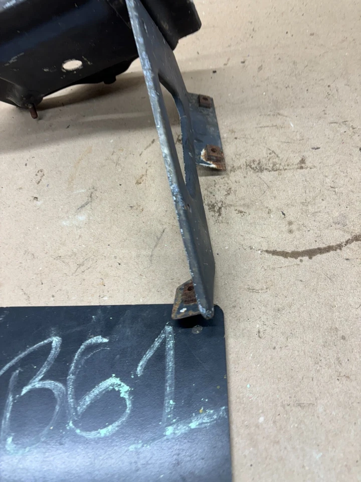 Chevrolet GMC 1988 89 90 1995 96 97 1998 BANDEJA DE BATERÍA CON SOPORTE SOPORTE USADO OE Foto 2 de 4