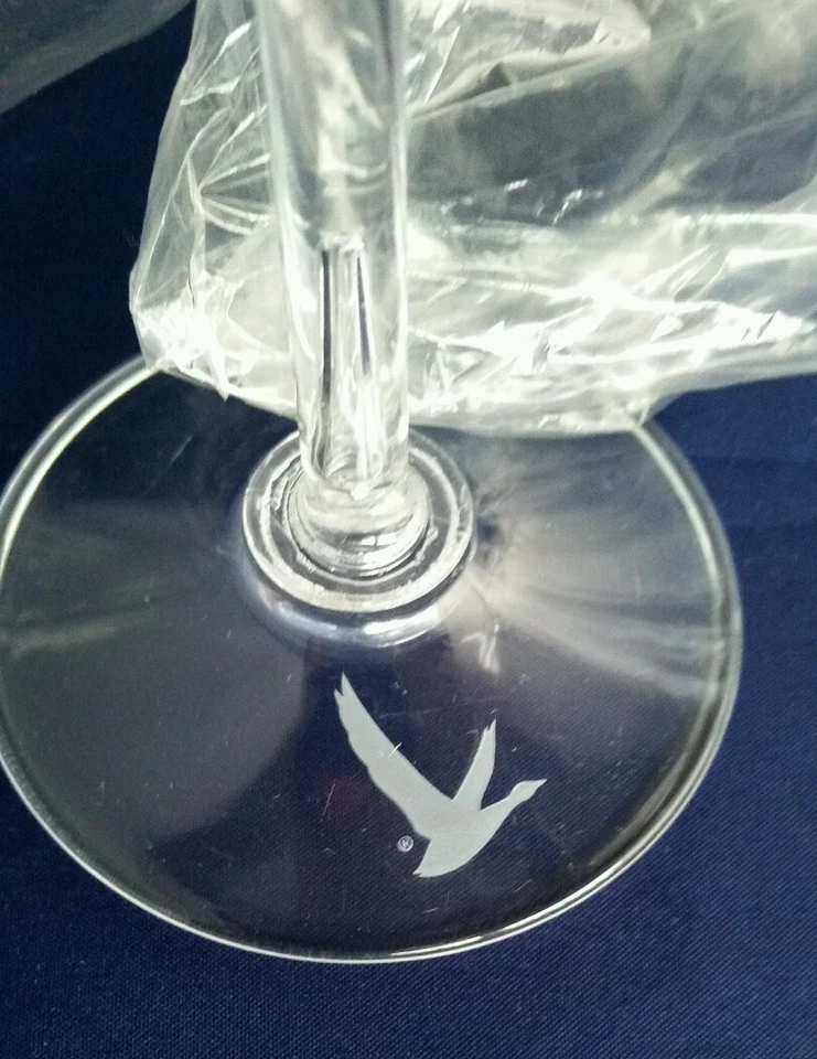 20 tazas/vasos Martini de plástico de marca Grey Goose Collection  Foto 3 de 4