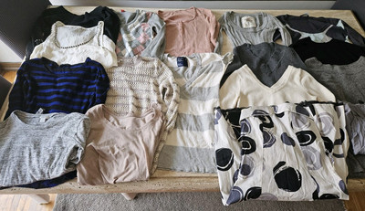 Lot Of 17 Women's/Juniors XXS-XS-S Clothing Lot Tops Dresses Sweaters Name Brand