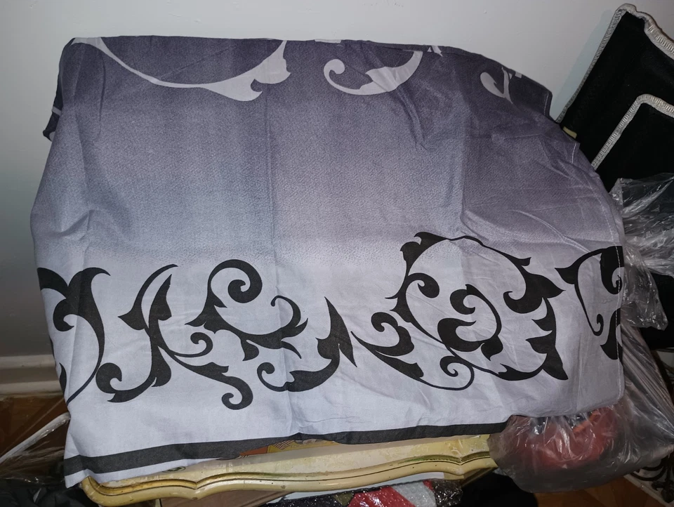 Edredom reversível tamanho duplo cinza e branco e lençóis de design cinza e preto - Imagem 2 de 4