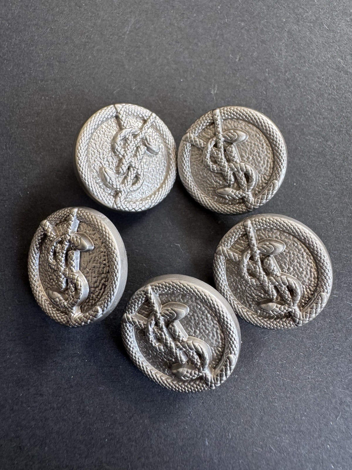 5 pulsanti con logo YSL Yves Saint Laurent tonalità argento originali