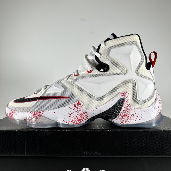 Talla 9.5 - Nike LeBron 13 Viernes 13 2