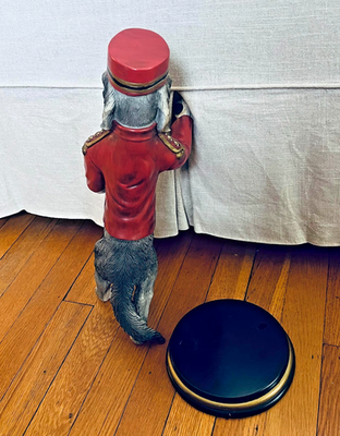 Bombay Co. “Dudley The Bellhop” Beagle Dog 18” Statue Wine Bottle