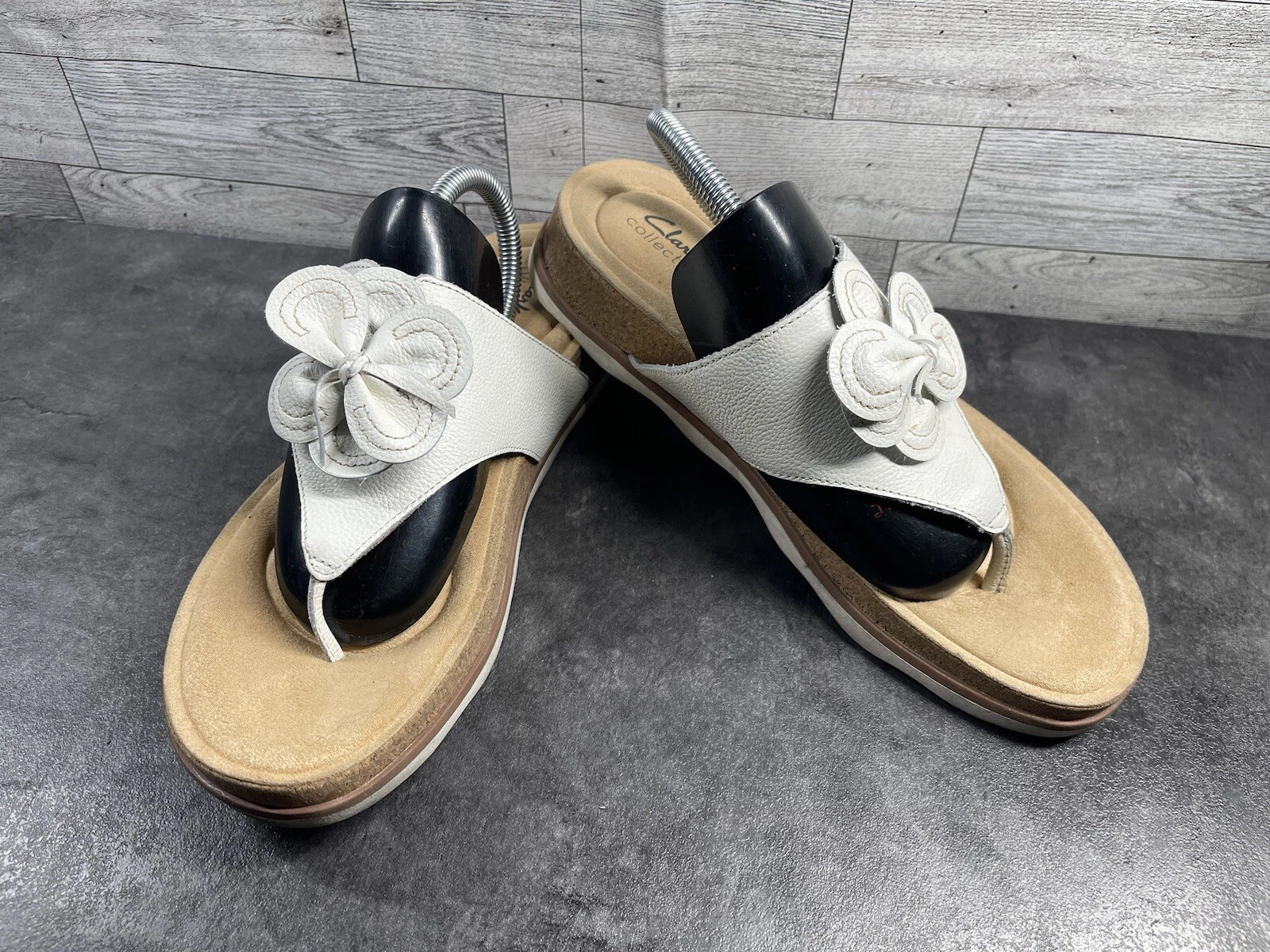 Scarpe donna Clarks Bryn beige 11M pelle comode ammortizzate fiori slide sandali