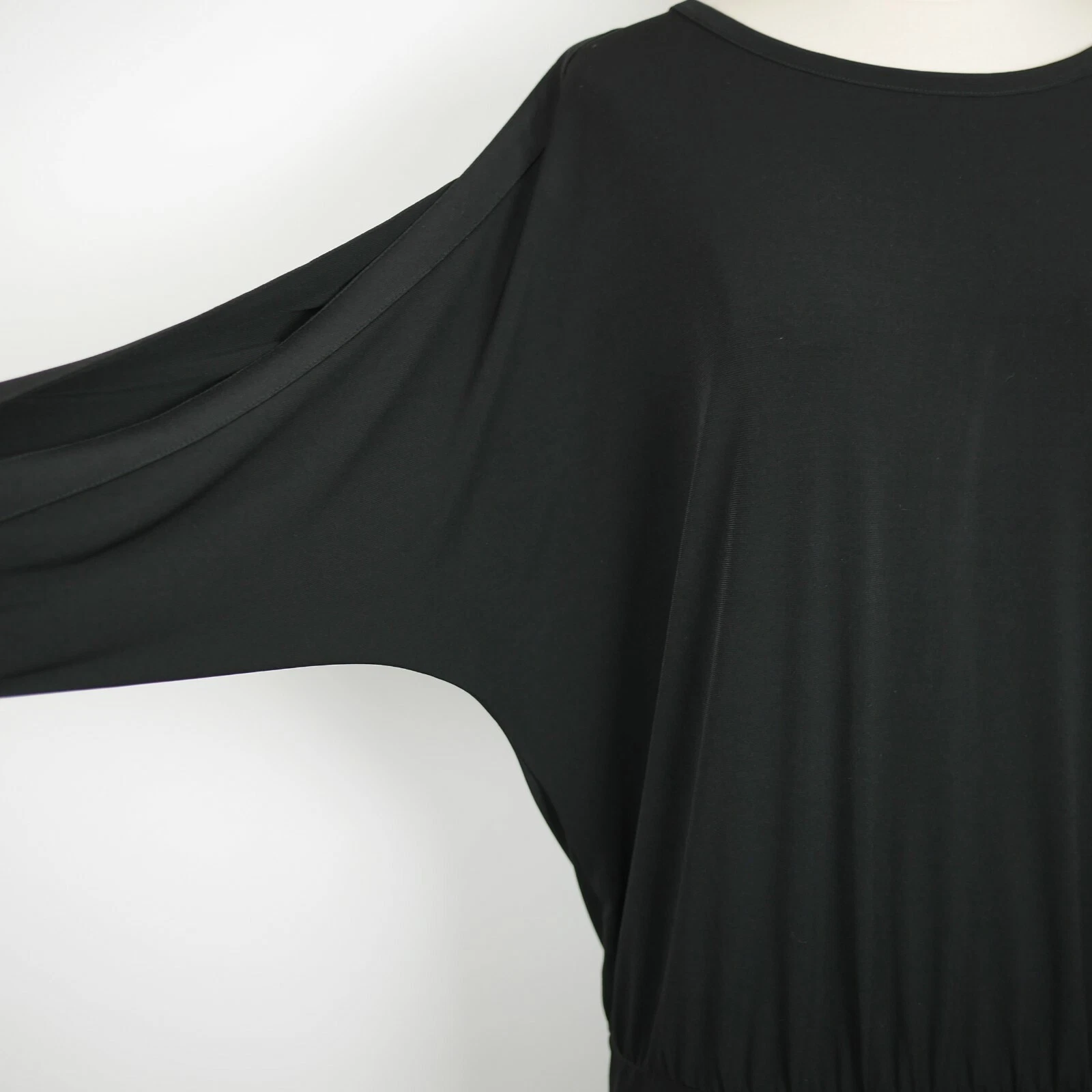 UNDERCOVER VS Moda International Donna S Abito nero con perline aperto schiena e braccia elasticizzato