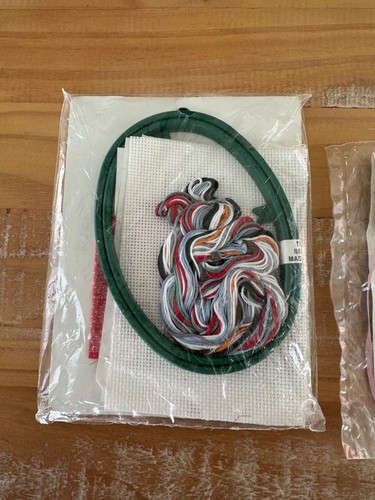 Juego De 2 Kits De Punto de Cruz De Colección NOS Feliz Navidad Cisne, Tabla de Pan de Bienvenida - Imagen 3 de 6