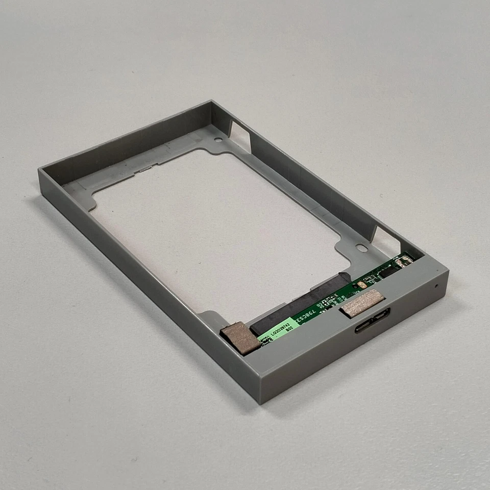 LaCie Rugged Portable Drive 2.5" 9mm SATA USB3.0 Caddy Enclosure NO HDD RUGU3M2 - Image 3 of 4