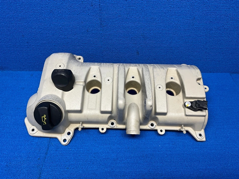 Cubierta de válvula del motor lateral derecho Porsche Panamera V6 3.6 2011-2016 OEM Foto 3 de 4