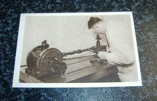 Express Tobacco - How It Is Made (Motor Cars) No34 - Nockenwellenprüfung