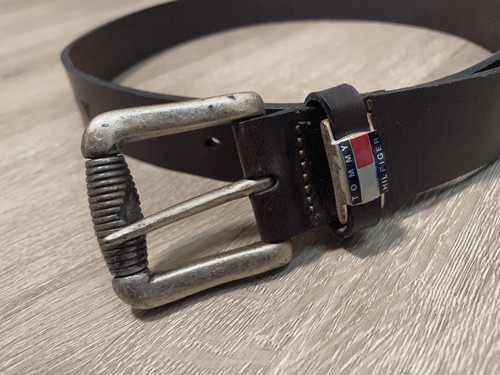 Vintage 1990er Jahre Original braun Leder Gr. 32 Tommy Hilfiger Flagge Schnalle Gürtel Herren