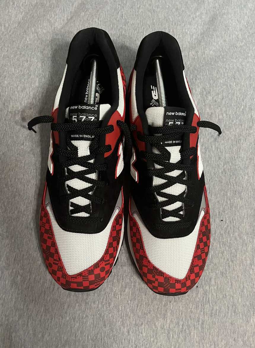 NEW BALANCE MENS BRAND NEW M577HJK SIZE SNEAKERS BLACK/RED - Main Image