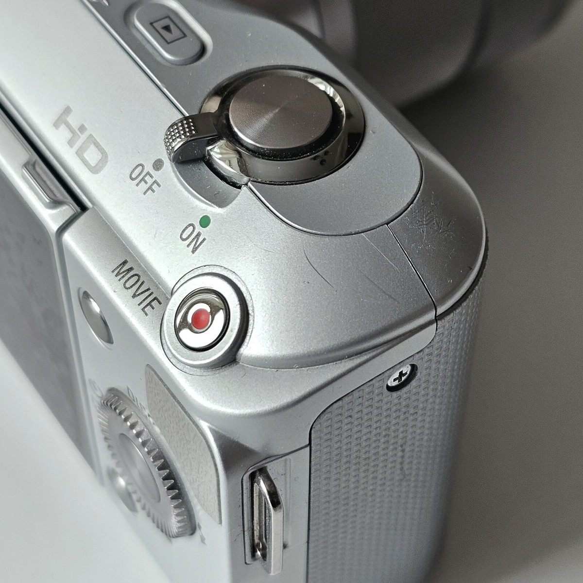 Sony NEX-3 DIGITAL CAMERA WITH SILVER SONY SEL1855 18-55mm LENS