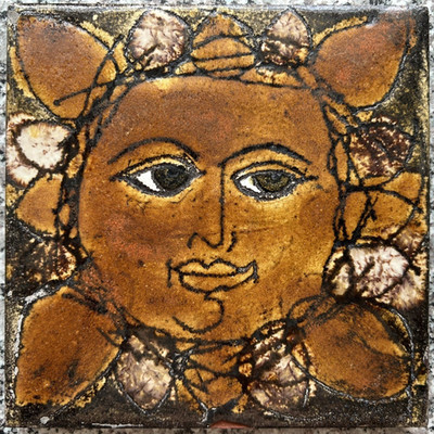 CHELSEA KERAMIK ''SONNENGESICHT'' FLIESE von JOYCE MORGAN ~ 6'' LONDON STUDIO 1960er/70er A/F