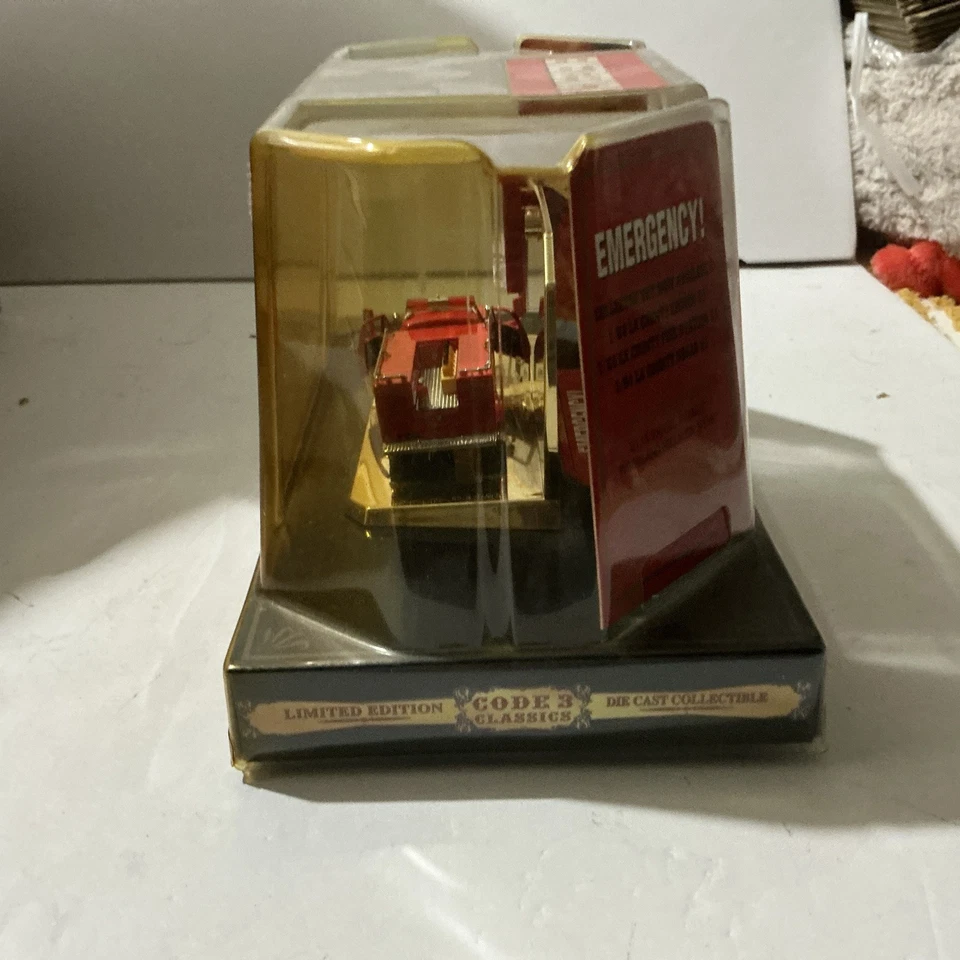 Code 3 Collectibles Emergency! LA County 51 Rescue Squad Truck #13940 - Image 4 of 4