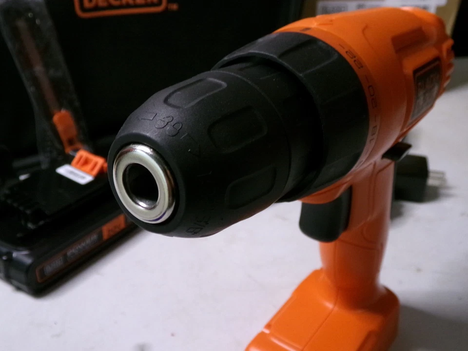 Kit de taladro y herramientas para el hogar BLACK+DECKER 20V MAX (BDCD120VA) Foto 2 de 4