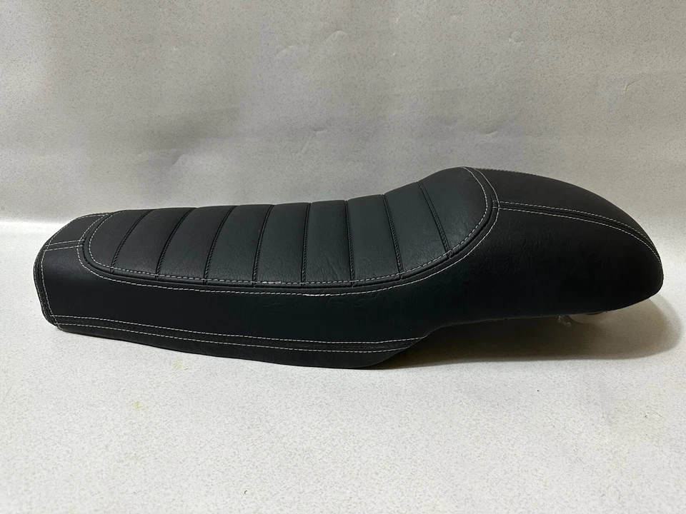 24" Brat Style - Honda CX500 Custom CX500 Deluxe Standard Café Racer Seat. Foto 3 de 4