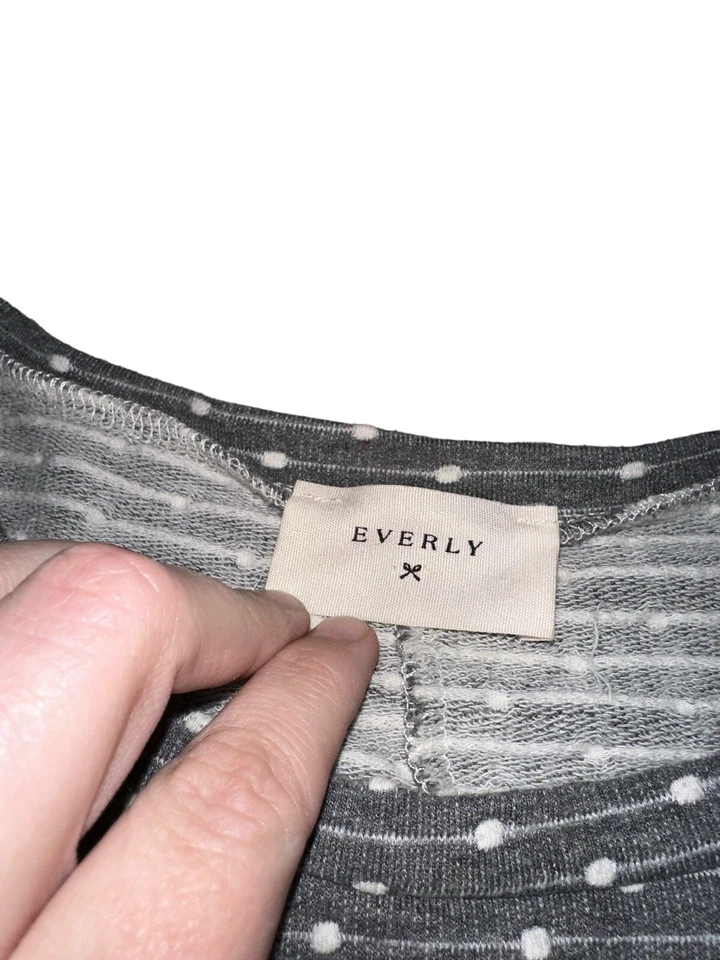 Vestido Camiseta Everly Gris Lunares Talla Pequeña Manga Corta Foto 3 de 4