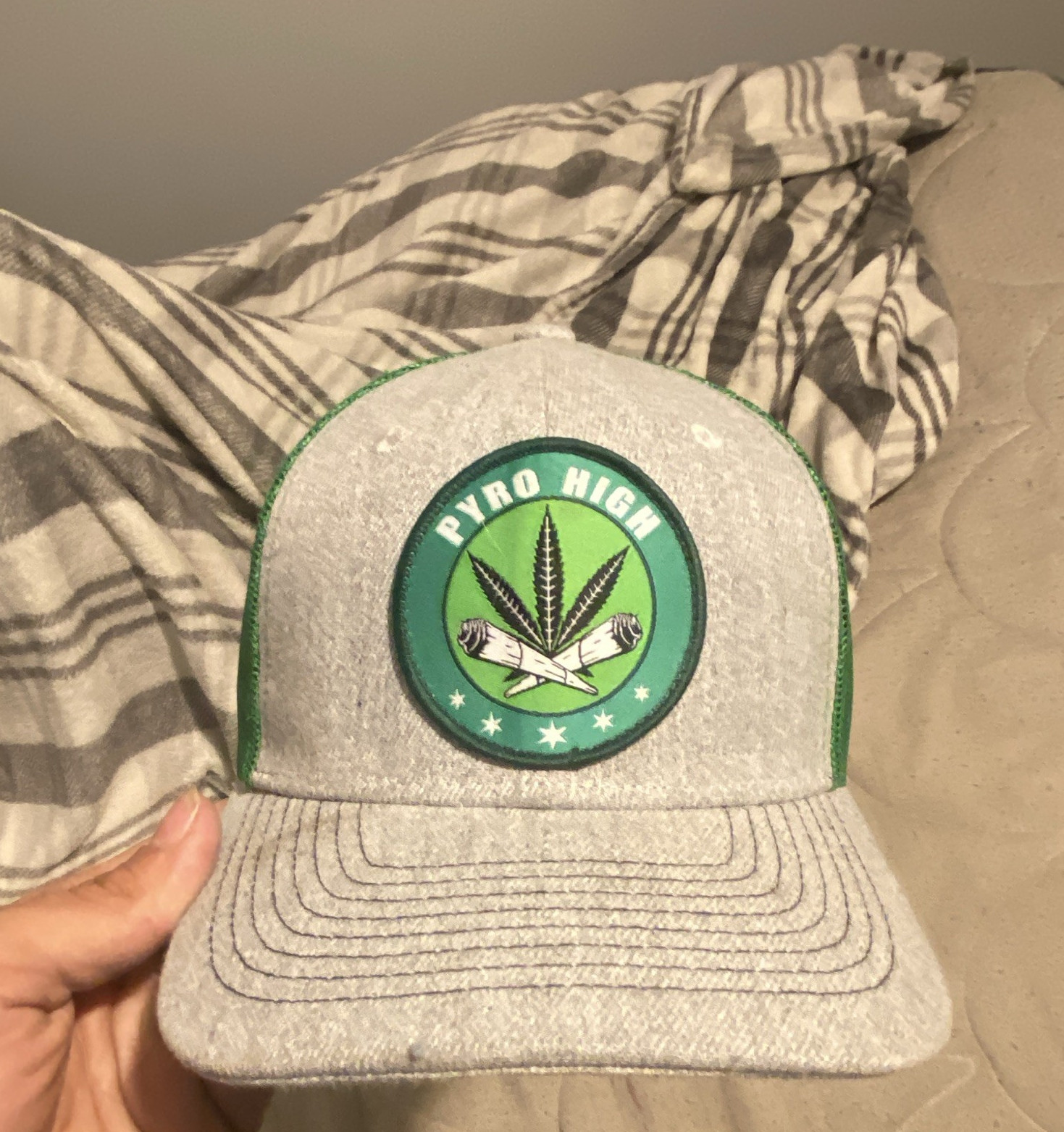 Men’s Gray/Green Trucker Hat Mesh Back Adjustable One Size Solid Pattern
