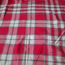 Nappe ancienne à carreaux rouge et blanc. Occasion mais jamais utilisé.