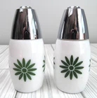 2 GEMCO Milk Glass Westinghouse Flower Salt & Pepper Shaker Set 3½" Vintage S5
