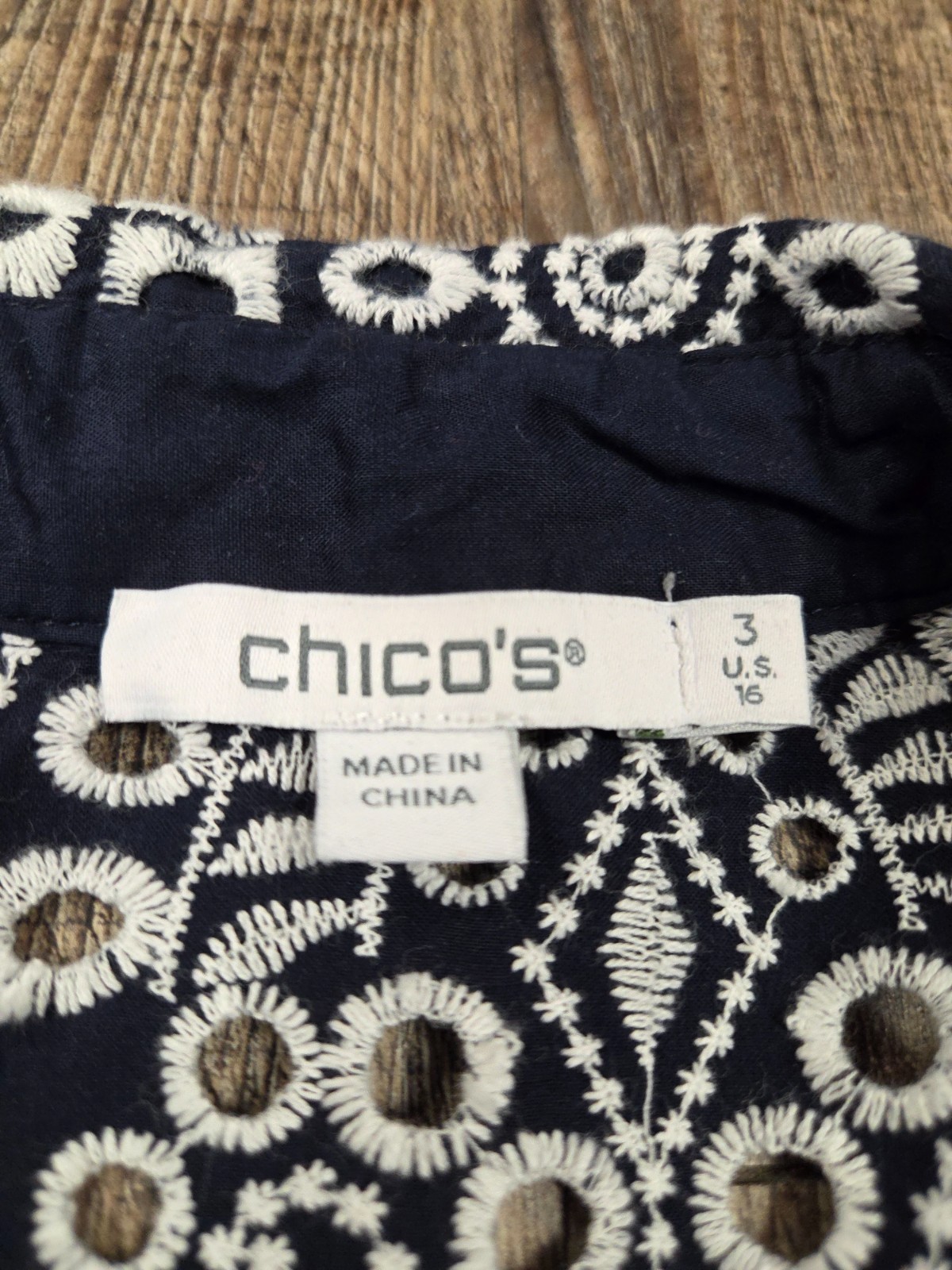 Chicos Eyelet Billow Button Down Long Sleeve Shir… - image 4