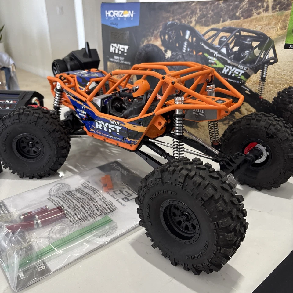 Axial 1/10 RBX10 Ryft 4WD Brushless Rock Bouncer RTR Orange W Accessories Mint - Image 4 of 4
