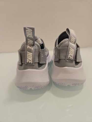nike flex runner 3, kids In Wolf Grey/white Size 1Y, New WithOUT THE Box - Picture 7 of 15