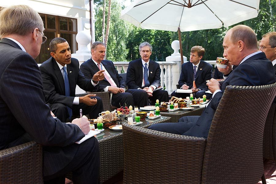 PRESIDENT OBAMA AT BREAKFAST MEETING WITH PUTIN 12x18 GLOSSY PHOTO