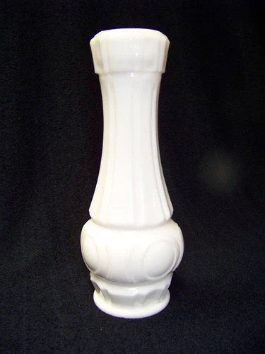 Rare Vintage 9-1/4" Tall Wheaton BULLSEYE Milk Glass Vase 1930's-50's