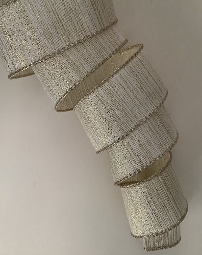 5 YARDS IVORY & GOLD SPARKLE WIRED RIBBON 1.5” WIDE - CHRISTMAS - 第 3/6 張圖片