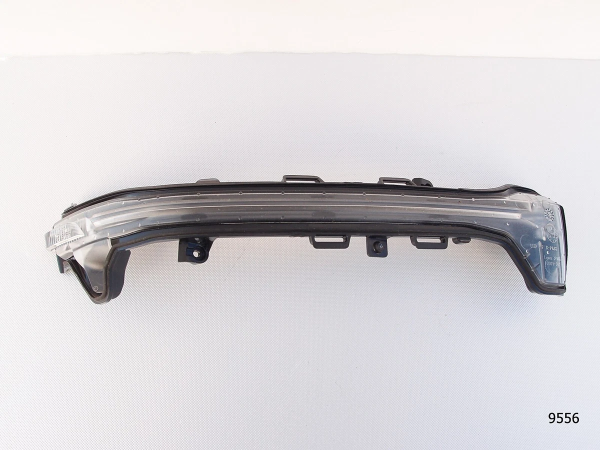 22-24 OEM BMW IX i20 TURN SIGNAL LENS / right EXTERIOR MIRROR LED  