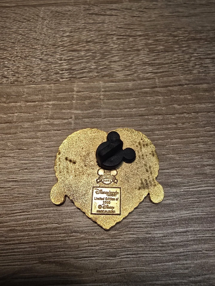 Prendedor Disney Día de San Valentín 2002 La Bella Durmiente Foto 3 de 4